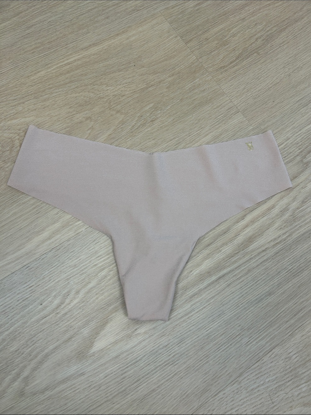 Victoria’s Secret No Show Seamless Thong Panty L